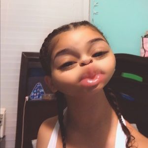 Meet your Posher, Courtney